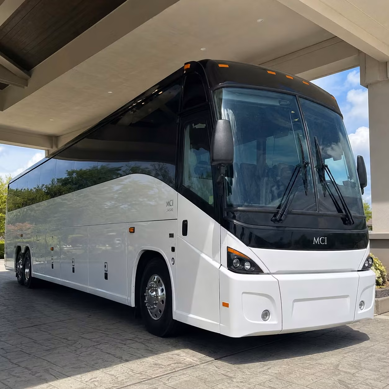 let busrentalhollywood com handle hollywood airport transportation for corporate groups and conventions