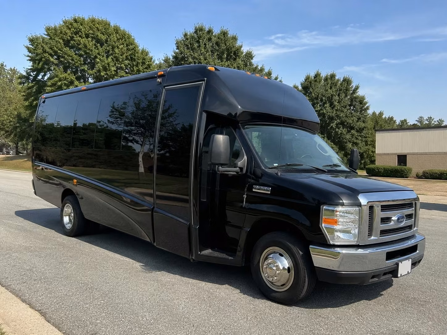 minibus rentals for smaller hollywood prom groups